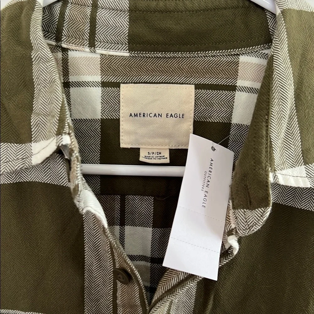 American Eagle Green and White Casual Button Down Shirt - Picture 4 of 7